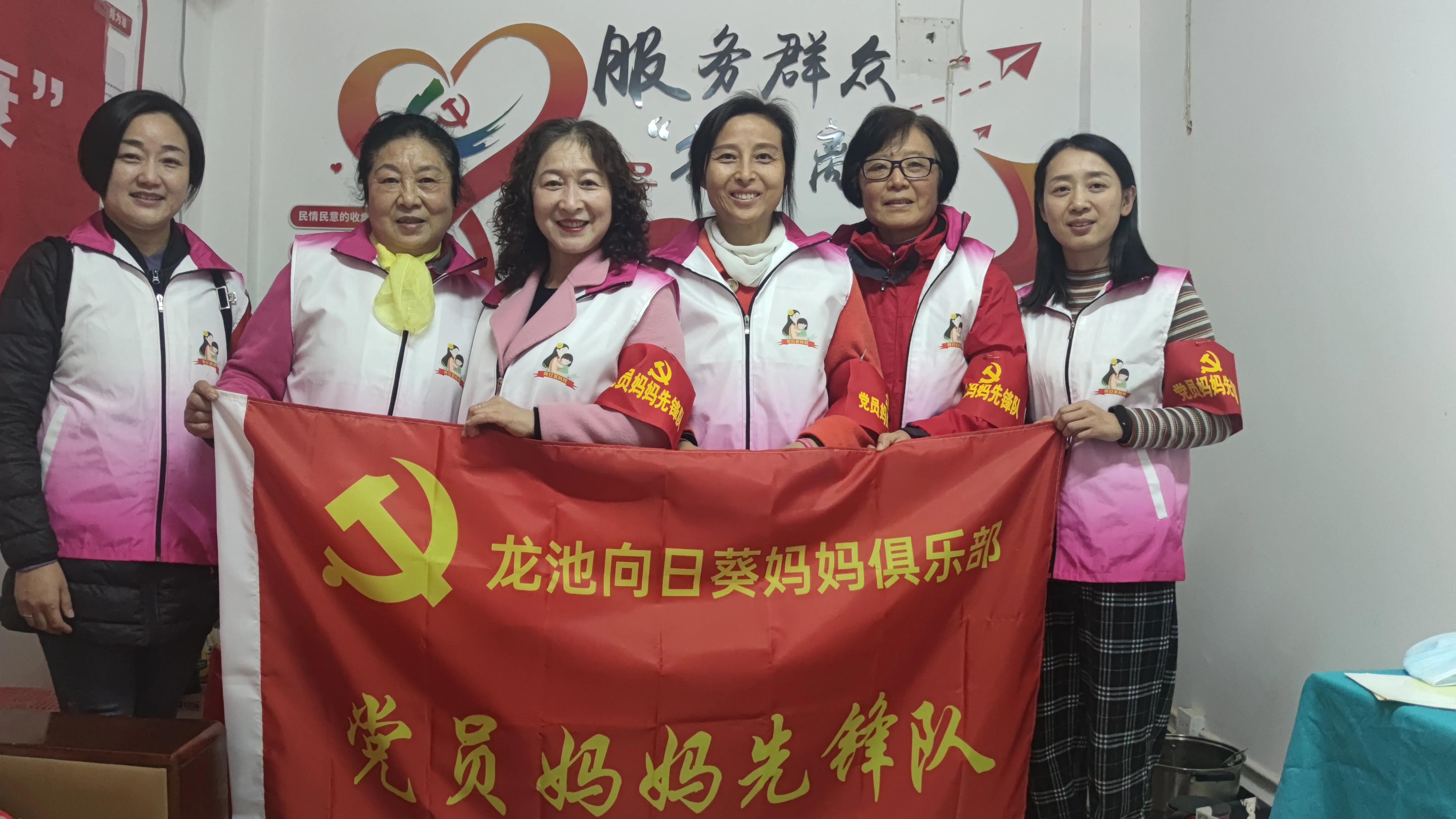 “黨員媽媽志愿者服務(wù)隊(duì)”情暖老人心