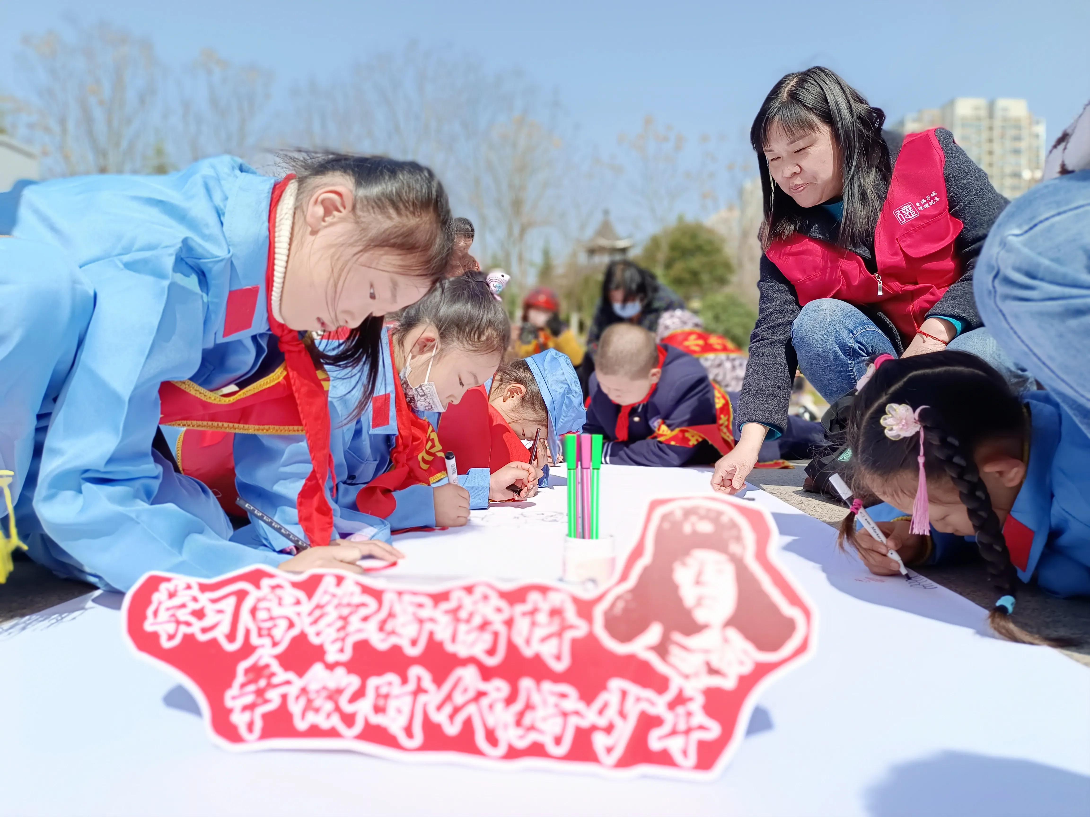 “弘揚(yáng)雷鋒精神，3.5學(xué)雷鋒紀(jì)念日”主題實(shí)踐活動(dòng)